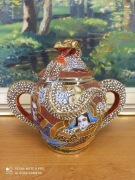 Piękny japoński wazonik / cukiernica Satsuma – ręcznie malowana, vintage