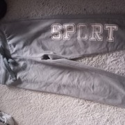 2 pary dziecięcych spodni dresowych 104