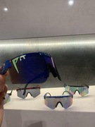 Nowoczesne okulary sportowe nike