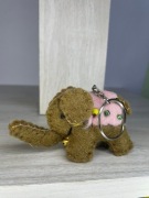 Ręcznie robiony brelok słoń z filcu