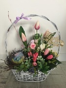 Kosz wielkanocny, stroik, jajka, kwiaty