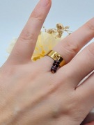 Pierścionek regulowany złoty stal chirurgiczna z natural granatem handmade