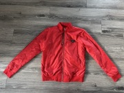 Nowa kurtka wiatrówka marki Prada w kolorze czerwonym. Rozmiar S/M