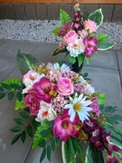 Stroik na cmentarz z wazonem, kompozycja kwiatowa 