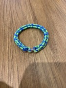 Kolorowe bransoletki z gumek – ręcznie robione przez dzieci