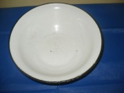 Pamiątki PRL-u miska emaliowana średnica 24 cm 