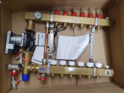 Rozdzielacz do podłogówki z grupą pompową i by pass RSt-6 PTMe 6 obwodowy