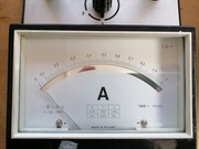 Analogowy amperomierz laboratoryjny RMS kl. 0,5 bakelitowy