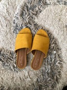 Miodowe klapki na lato zamszowe 