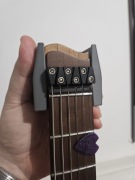 Uchwyt/wieszak na ścianę na 6 strunową gitarę strandberg