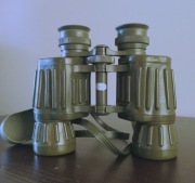 Lornetka japońska szerokokątna Revue 10x40 gumowa obudowa .