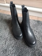 Czarne botki na platformie 