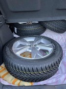 Komplet opon zimowych wraz z alu felgami Toyoty
