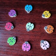 Drewniane ozdoby do przyszywania biedronki 50 szt.