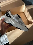 adidas Yeezy 700 MNVN w wersji „Analog” r44 2/3