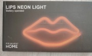 Neon w kształcie ust zasilany na baterie, kabel 0,9 mtr