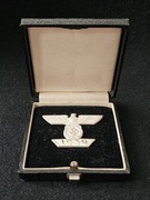 Niemcy, III Rzesza, Szpanga do krzyża żelaznego I klasy w pudełku B.H.Mayer