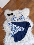 Bikini damskie XL komplet 3 części niebieskie kwiaty + pareo