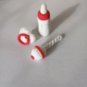 Smoczek na tort grzechotka baby shower figurki cukrowe