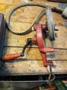 Stara szlifierka reczna ostrzałka na korbę z PRLu