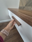 Uchwyty do szafek z drewna dębowego- kolor Orzech 