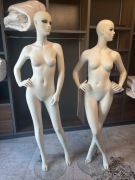 Manekin damski z głową