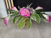 Kompozycja nagrobna  - kalie, peonie