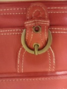 Mała czerwona torebeczka lub kosmetyczka