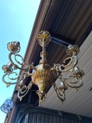 Bardzo piękny mosiężny żyrandol 8 ramienny.