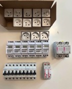 Zestaw elektryczny 25 szt. programatory,przekaźniki,wyłączniki,gniazda nowe