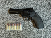 Replika rewolweru KWC 4 .357 + ok. 50 butli z CO2