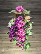 KOMPOZYCJA KWIATOWA W LAMPIONIE NA GRÓB POMNIK STROIK 