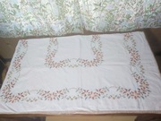 Ręcznie haftowany obrus 128x124