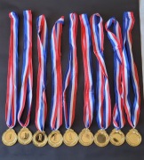 Medale ze wstążką, metalowe. Kolor złoty za 1 miejsce. 9 sztuk. 