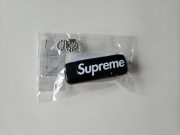 Supreme breloczek na klucze pływający (czarny)