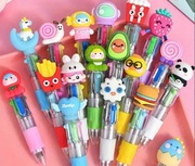 Mini długopis 4 kolory z zabawną gumową nakładką – mix wzorów DZIEŃ CHŁOPCA