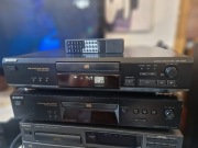 Odtwarzacz płyt CD SONY CDP XE 220 z pilotem