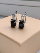 Kolczyki srebrny kolor cyrkonie czarne oczko 