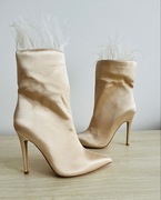 Botki z piórkami beż