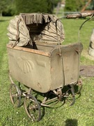 Stary wózek zabytkowy firmy opel