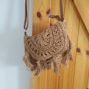 TANIO listonoszka z plecionki z frędzlami