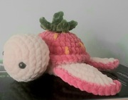 Pluszak, maskotka truskawkowy żółwik