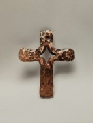 Krzyżyk ręcznie kuty - zawieszka miedziana