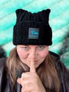 Black Friday czapka wywijana handmade czarny kot wełna akryl