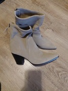 Zamszowe, beżowe botki Reserved