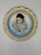 Dekoracyjny talerz Capodimonte – włoska porcelana, ręcznie malowany 