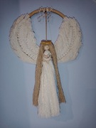 Anioł stróż z makramy na komunię, chrzest