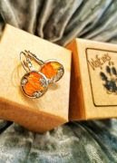 Kolczyki z żywicy ze słonecznikiem – srebrne | stal nierdzewna