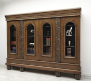 Dębowa biblioteka w stylu secesyjnym, lata 30-te XXw. Po renowacji.