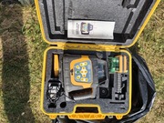 Niwelator laserowy ( cena do negocjacji )